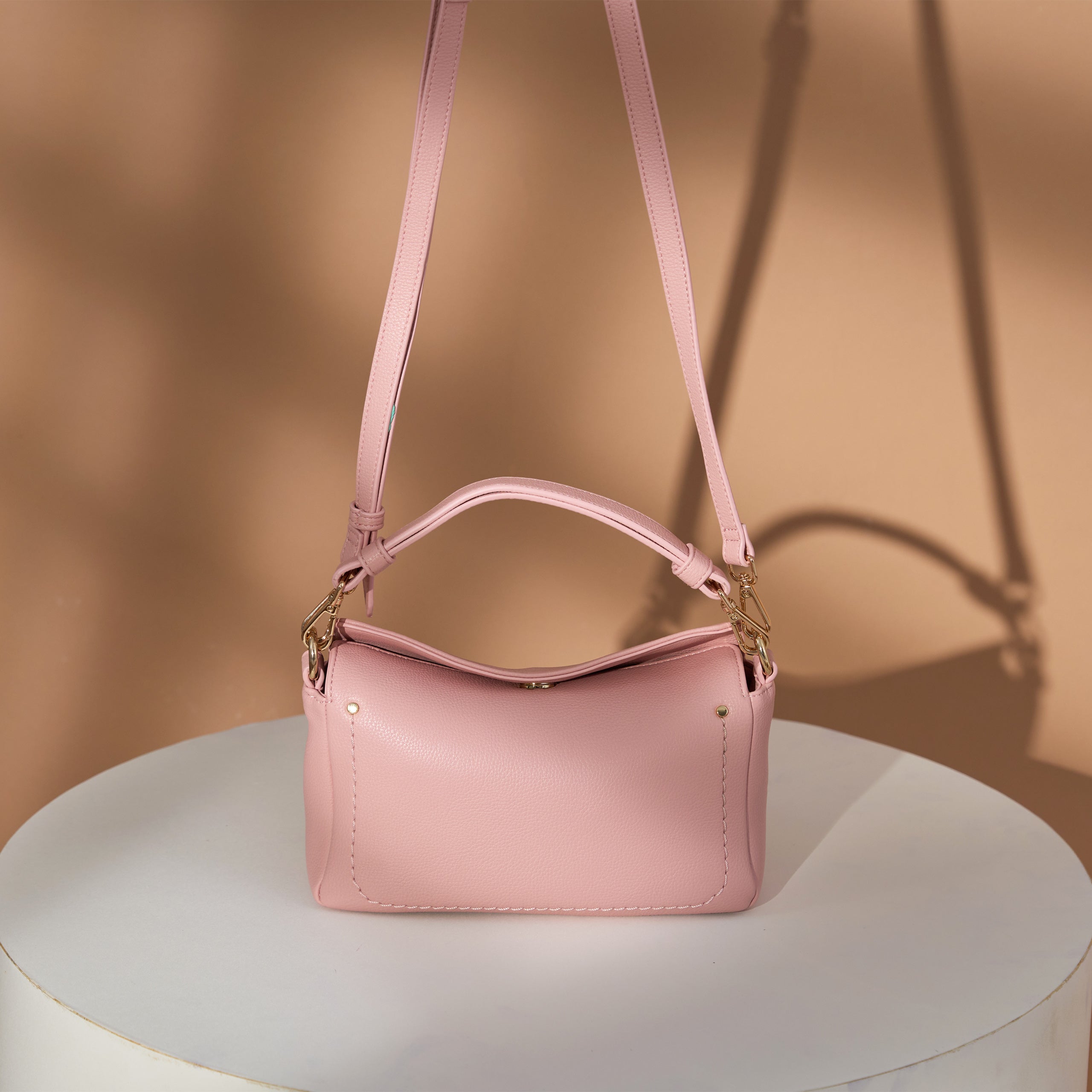 |Leia車線弧形斜肩包