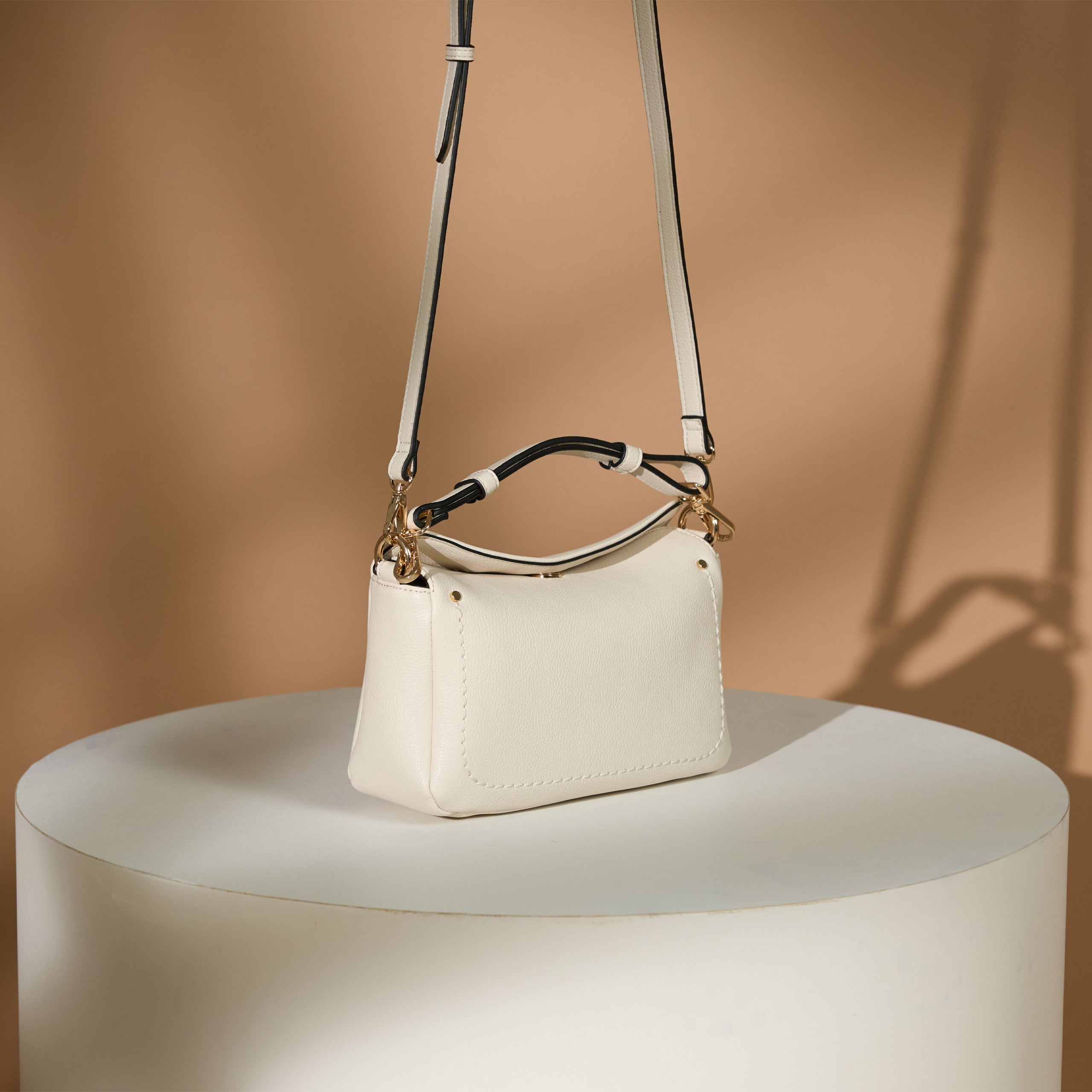 |Leia車線弧形斜肩包