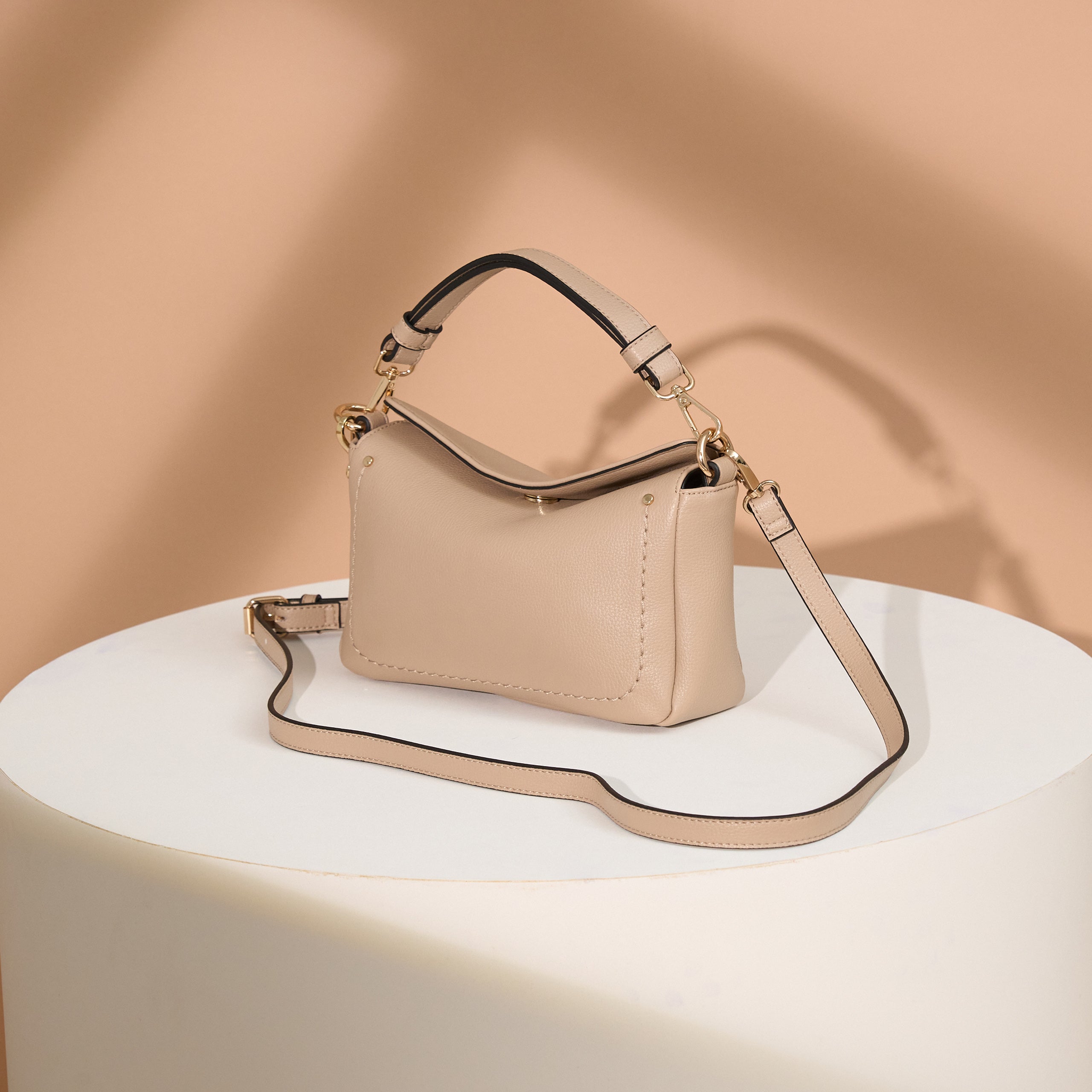 |Leia車線弧形斜肩包