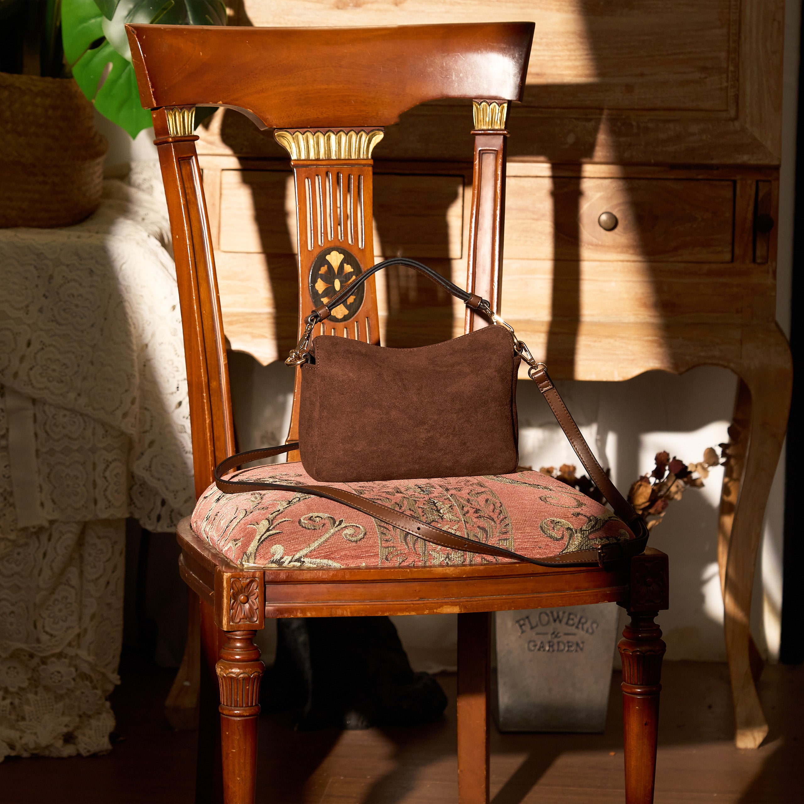 |Janie 麂皮弧形斜肩包