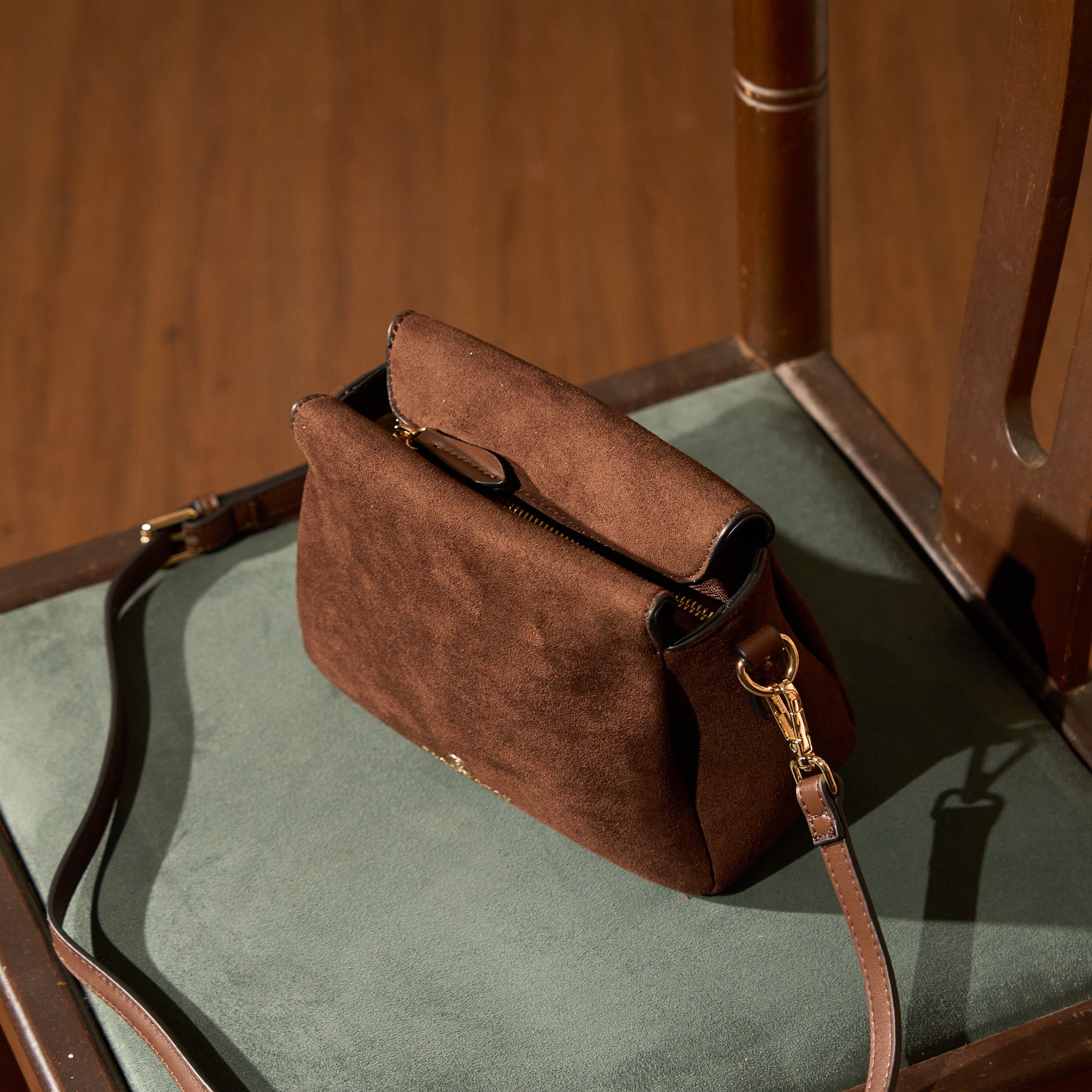 |Sansa 麂皮拉鍊斜背包