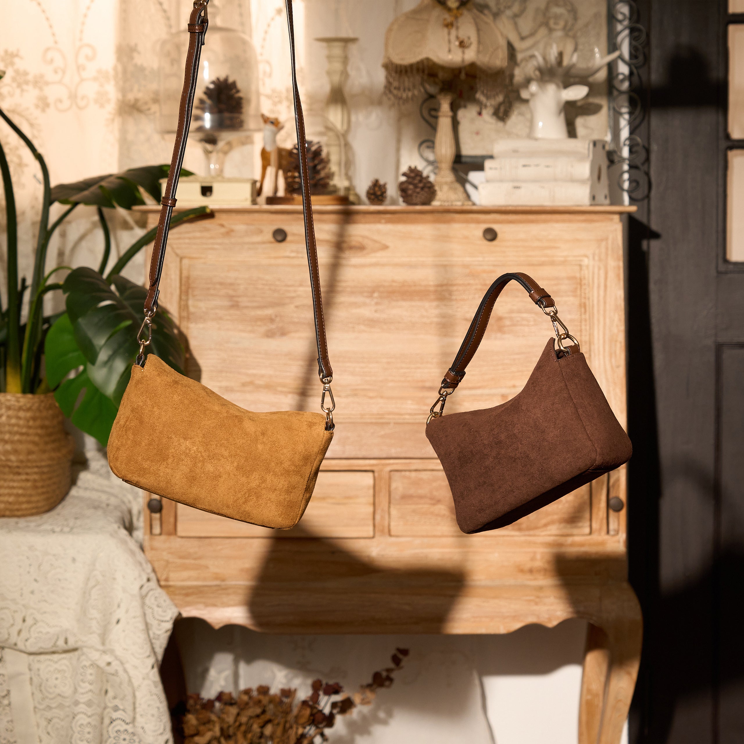 ｜Janie 麂皮弧形斜肩包