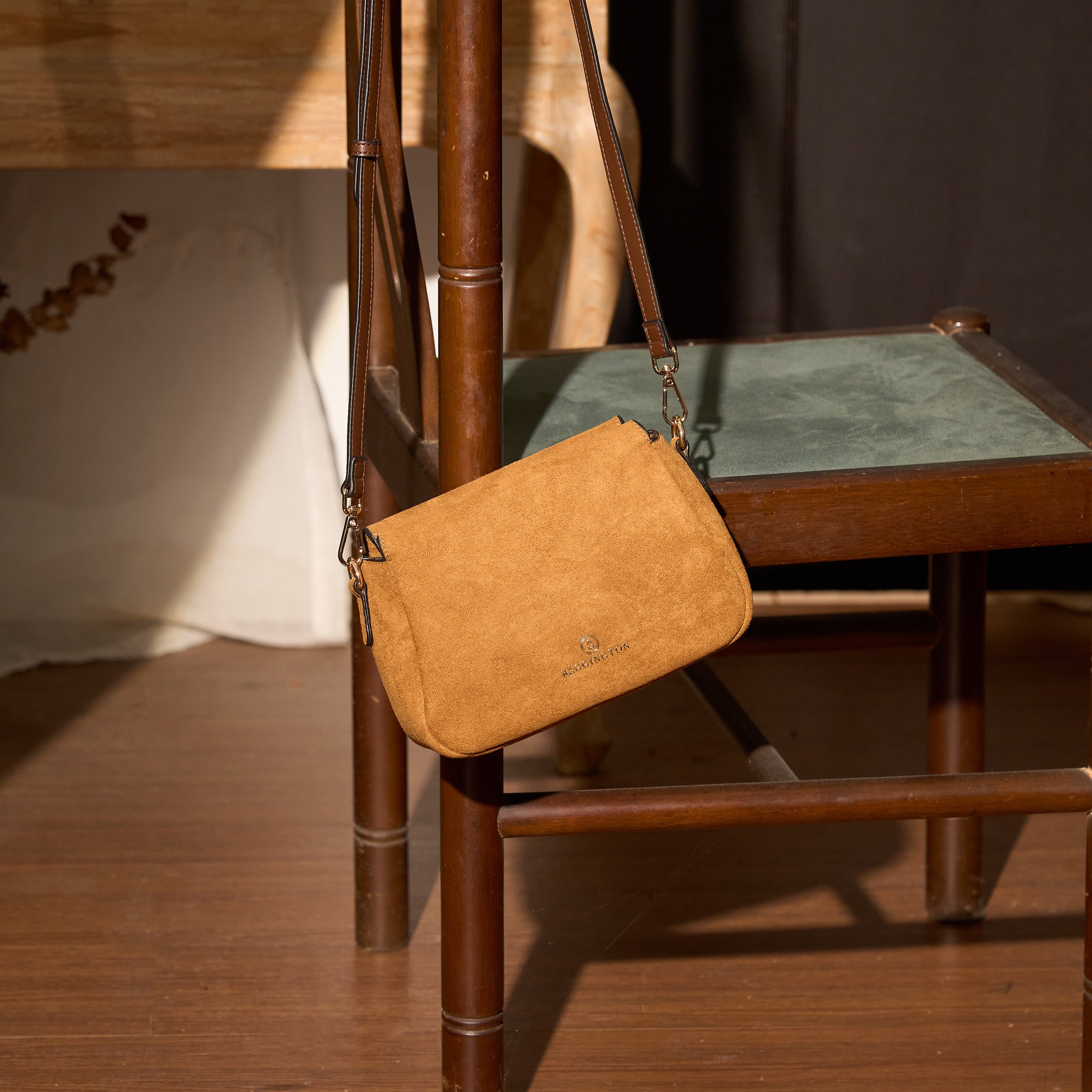 ｜Sansa 麂皮拉鍊斜背包